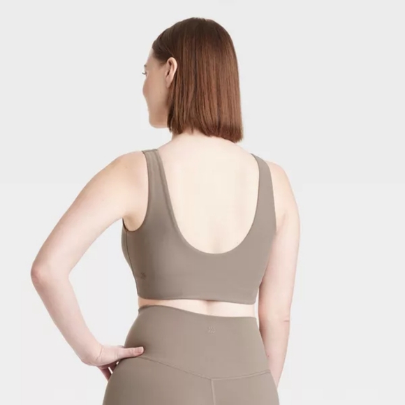 All in Motion Everyday Seamless Sports Bra - Picture 2 of 5